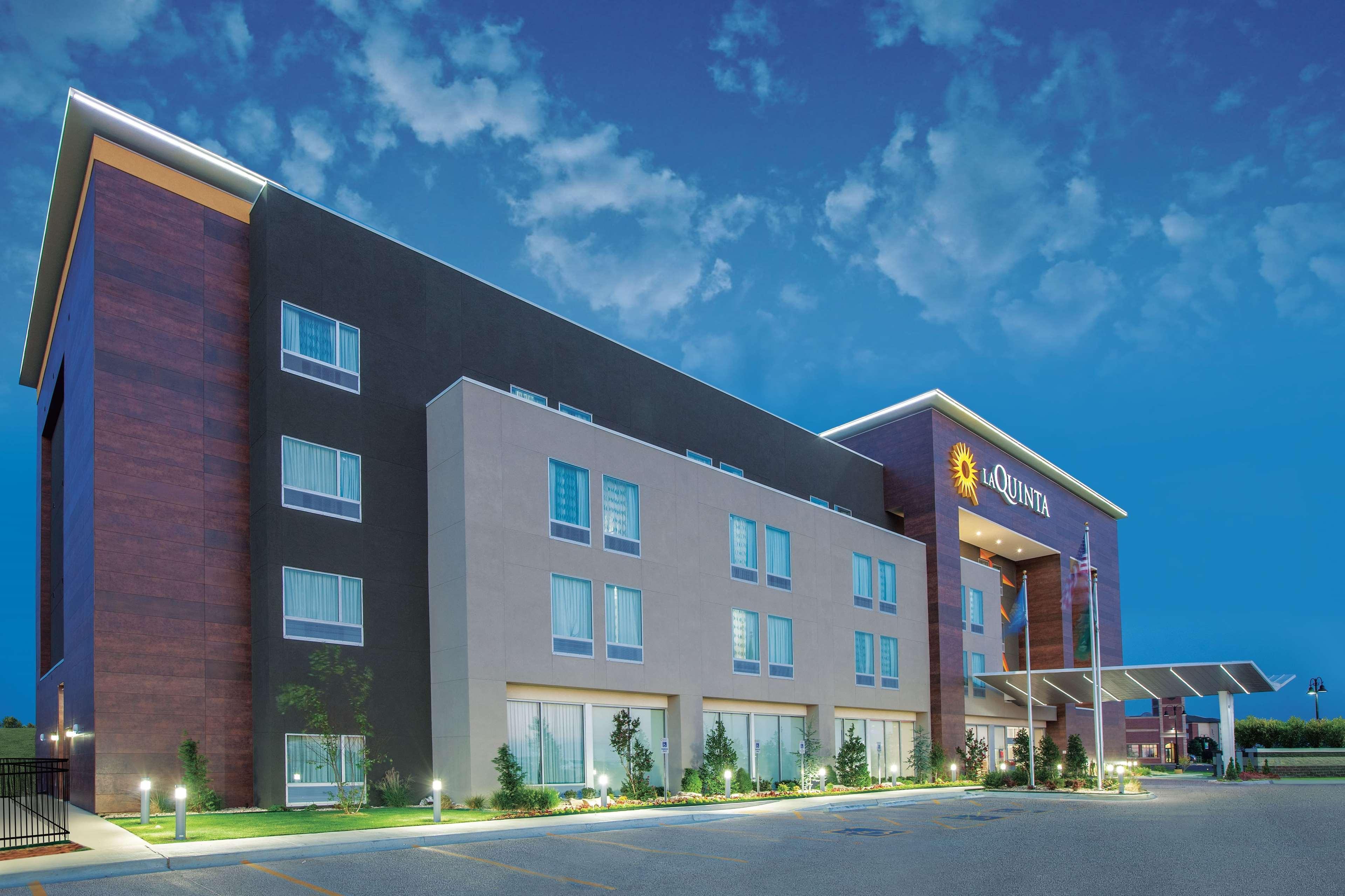Отель La Quinta By Wyndham Tulsa Брокен-Эрроу Экстерьер фото