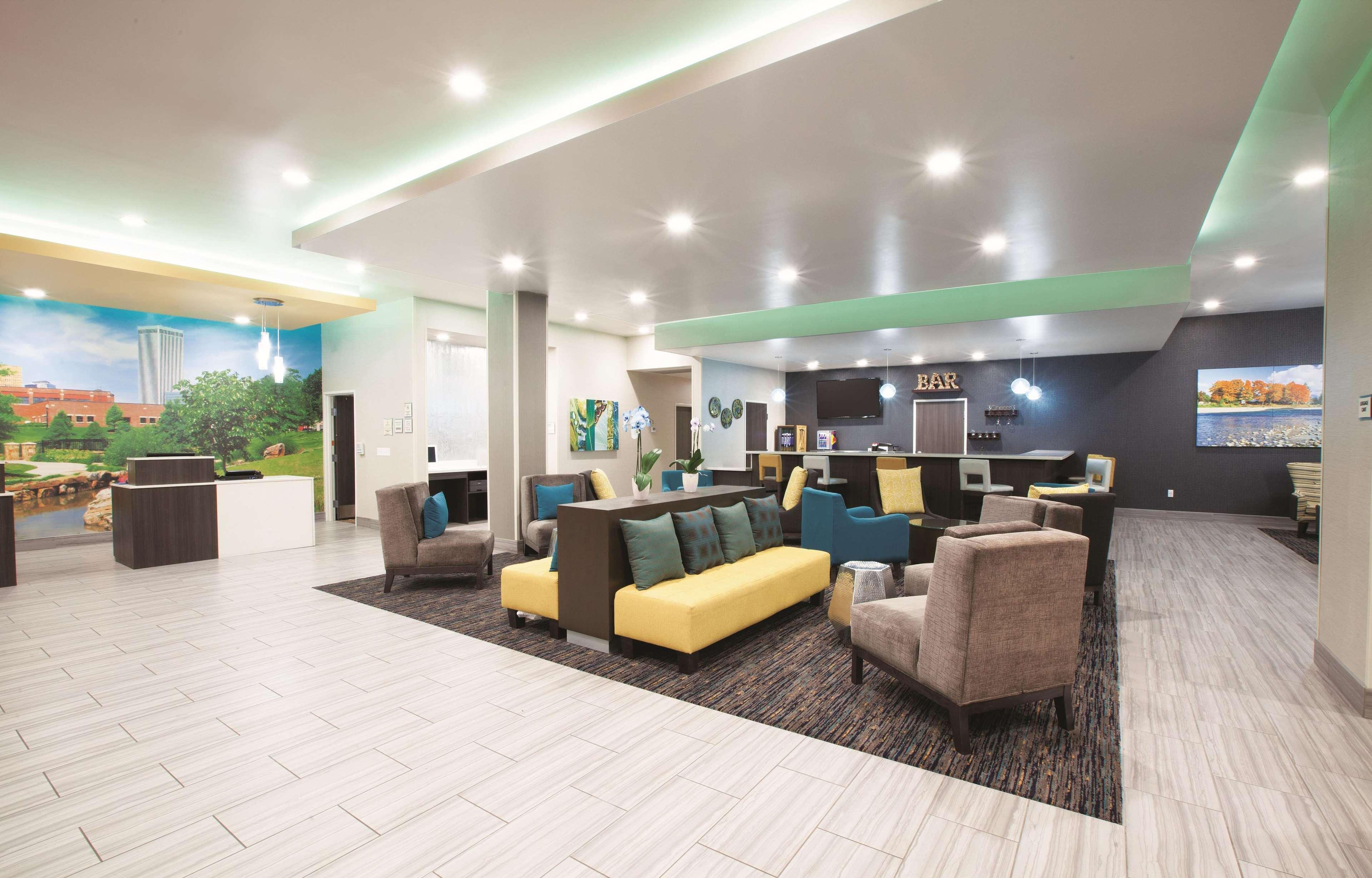 Отель La Quinta By Wyndham Tulsa Брокен-Эрроу Экстерьер фото