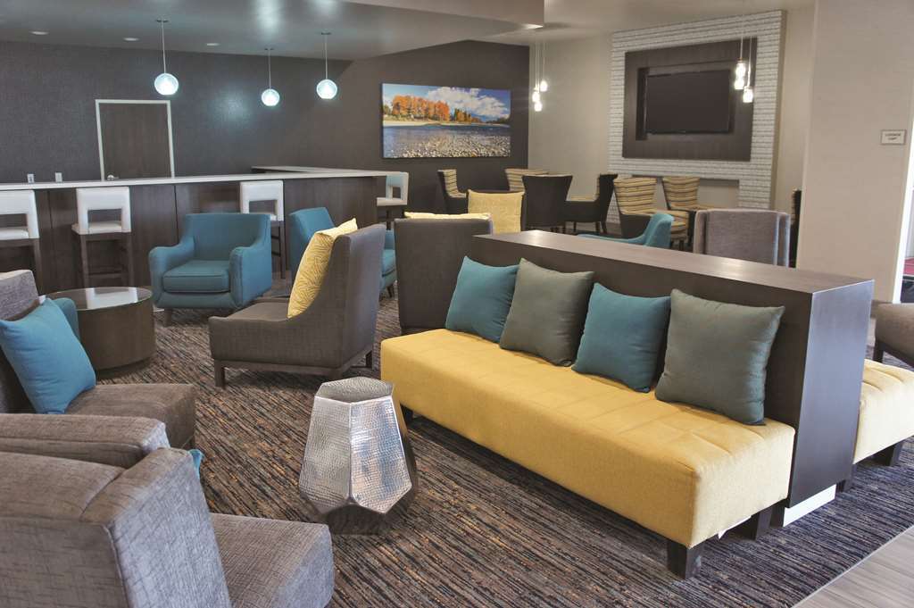 Отель La Quinta By Wyndham Tulsa Брокен-Эрроу Интерьер фото